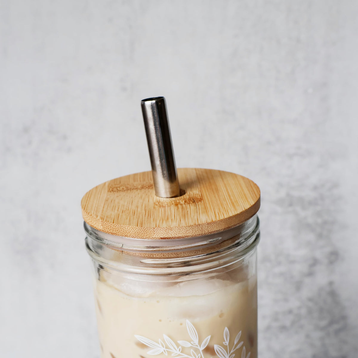 Glass Cup with Acacia Lid and Stainless Steel Straw 22 Ounce U8261